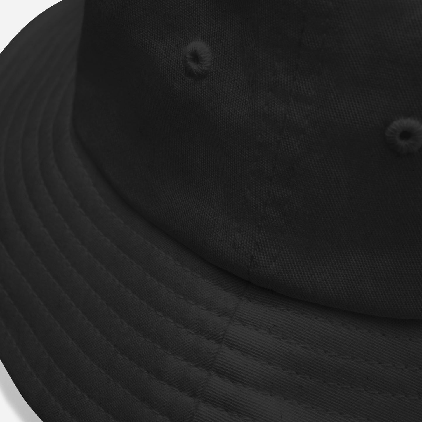 Bucket Hat Clássico Descrição do Produto: Estás farto de sentir que a moda de hoje é toda igual e que as marcas só querem saber de vendas? Nós também. Por isso, criámos um Bucket que vai além de um simples acessório – ele representa a tua personalidade e
