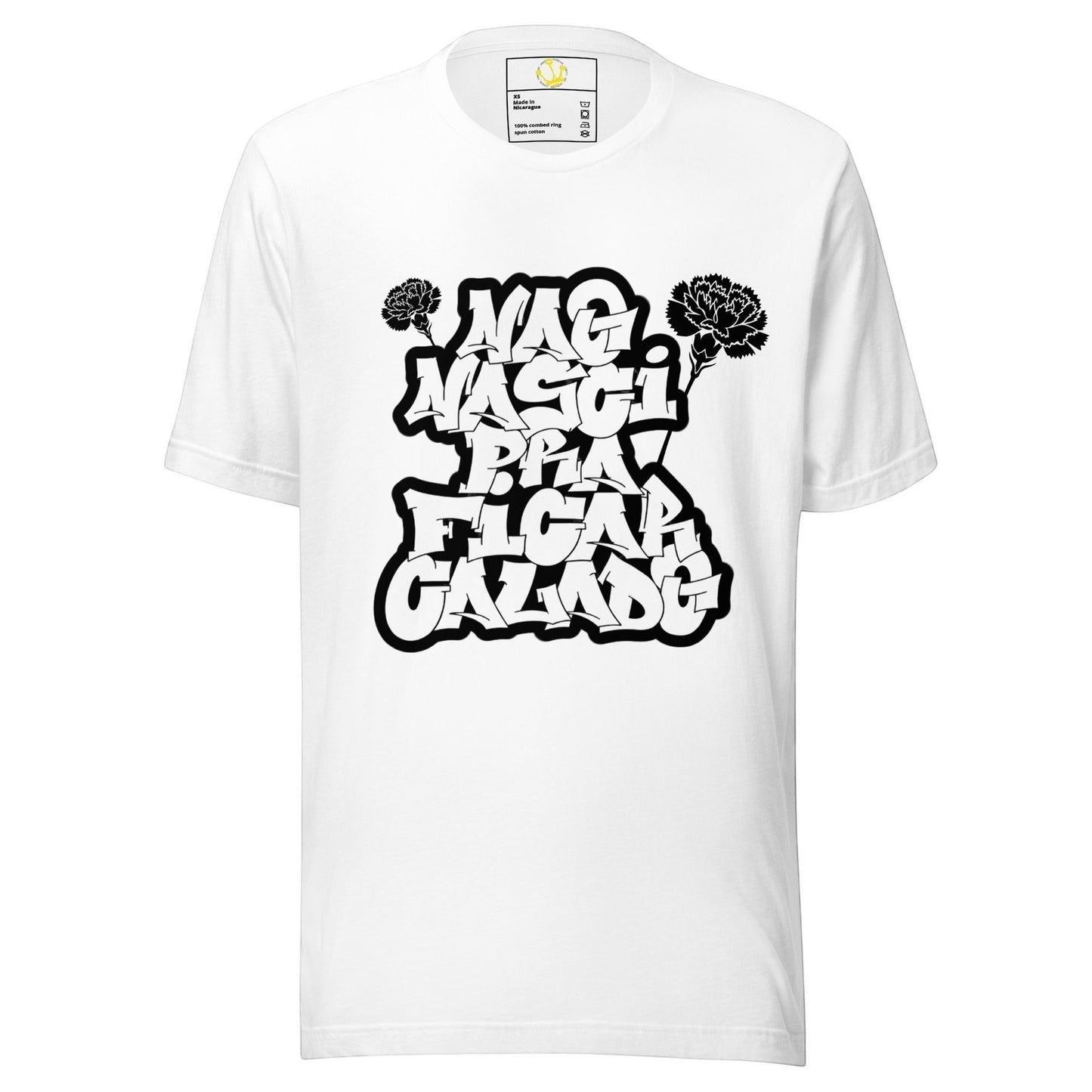 T-shirt branca astredik de algodão com estampa de graffiti 'Não Nasci Para Ficar Calado' e cravos do 25 de Abril.