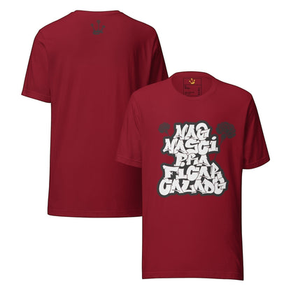 T-shirt vermelha astredik com estampa de graffiti branco e cravos, celebrando o 25 de Abril e a liberdade de expressão.