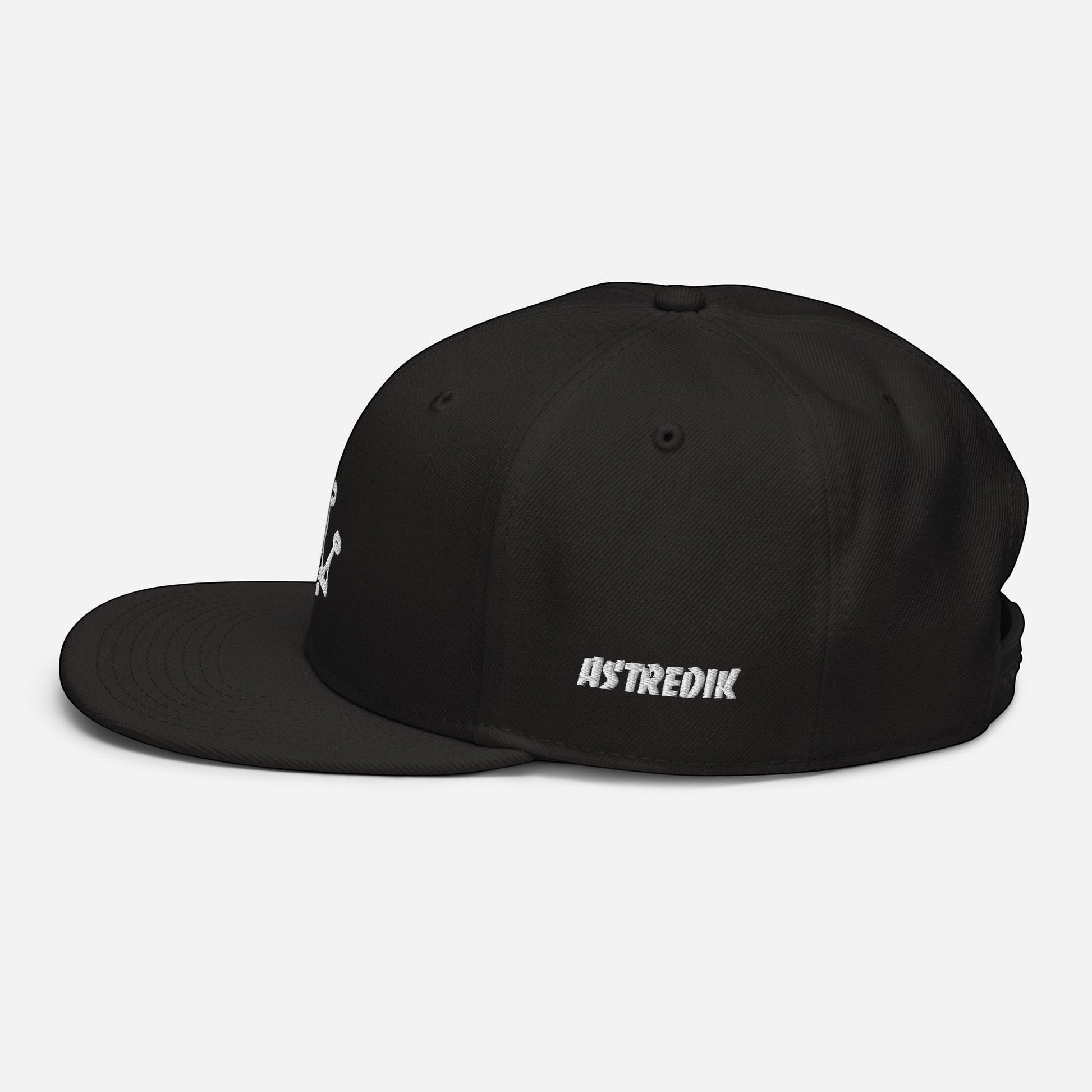Snapback - Classic Collection Exprime-te com Originalidade e Estilo Na nossa marca, acreditamos que a moda deve refletir quem tu és. Estás farto de sentir que todas as marcas são iguais e só querem vender? Nós também. Por isso, criámos o Snapback com Dupl
